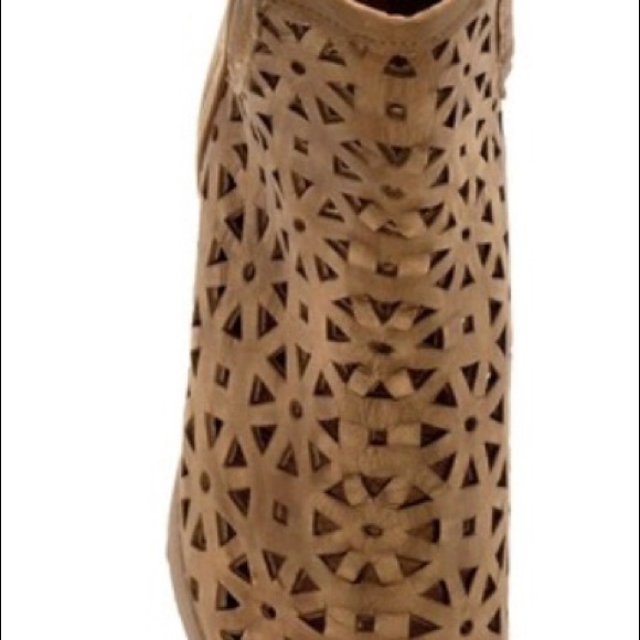 Musse & Cloud Boots - Picture 3 of 5